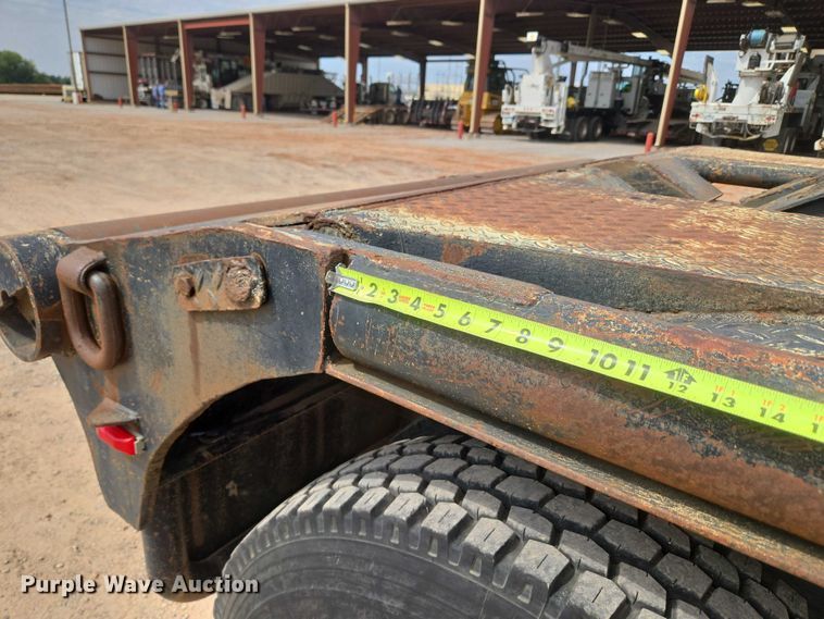 image for item EU3739 1993 International F-4900 winch truck