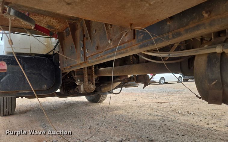 image for item EU3739 1993 International F-4900 winch truck