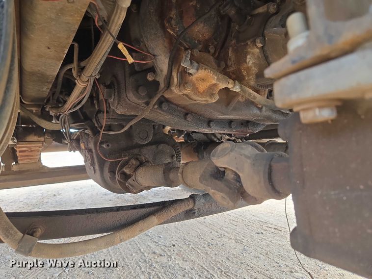 image for item EU3739 1993 International F-4900 winch truck