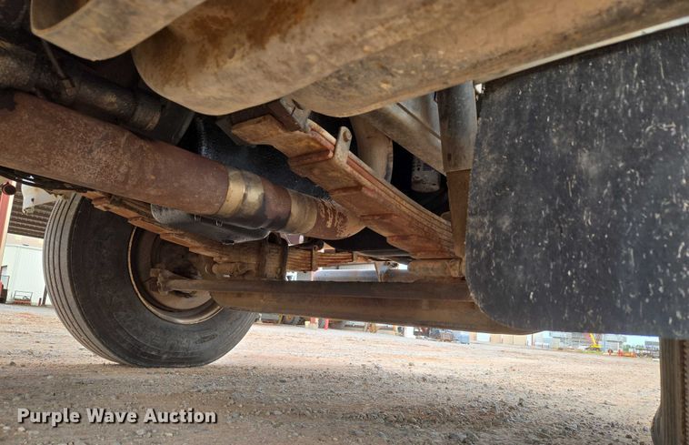 image for item EU3739 1993 International F-4900 winch truck