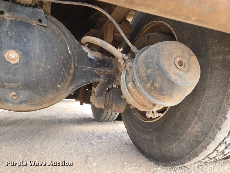 image for item EU3739 1993 International F-4900 winch truck