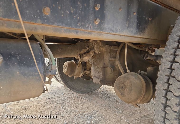 image for item EU3739 1993 International F-4900 winch truck