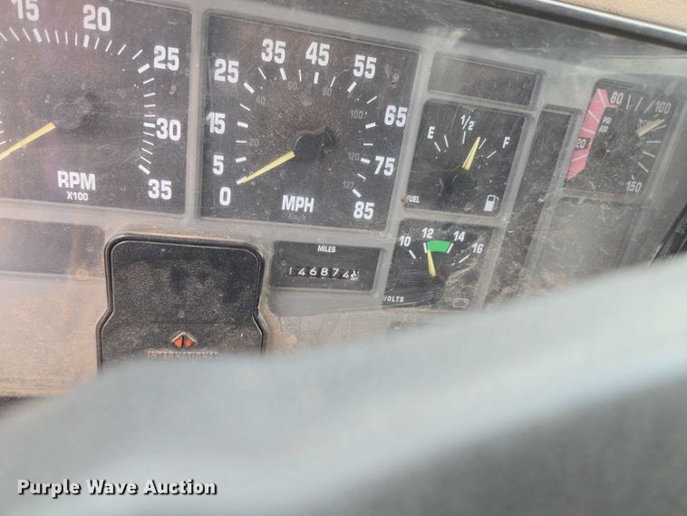 image for item EU3739 1993 International F-4900 winch truck