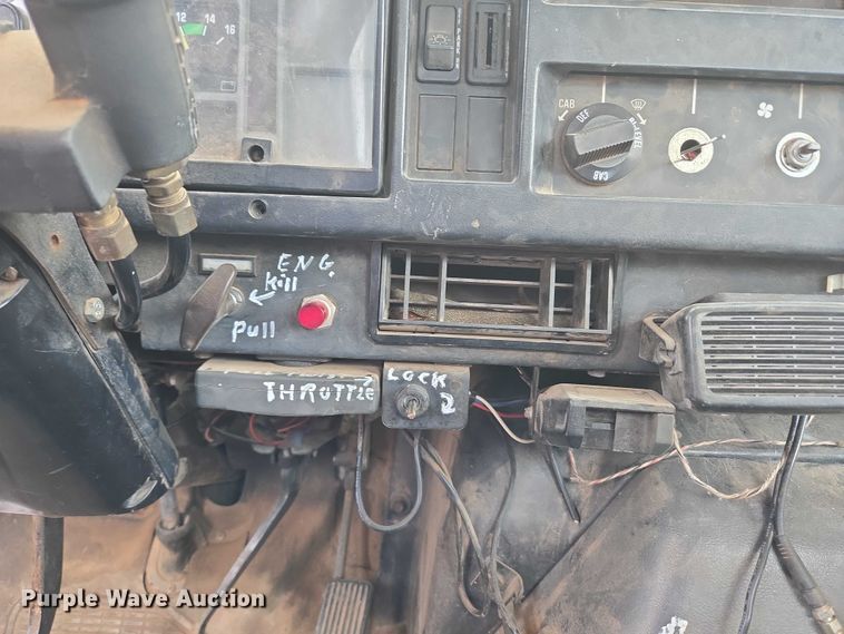 image for item EU3739 1993 International F-4900 winch truck