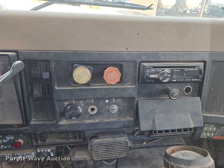 image for item EU3739 1993 International F-4900 winch truck