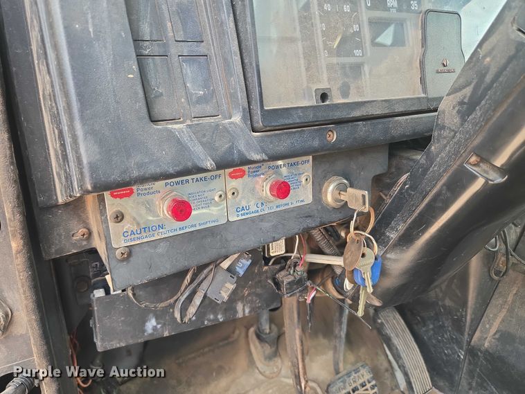 image for item EU3739 1993 International F-4900 winch truck