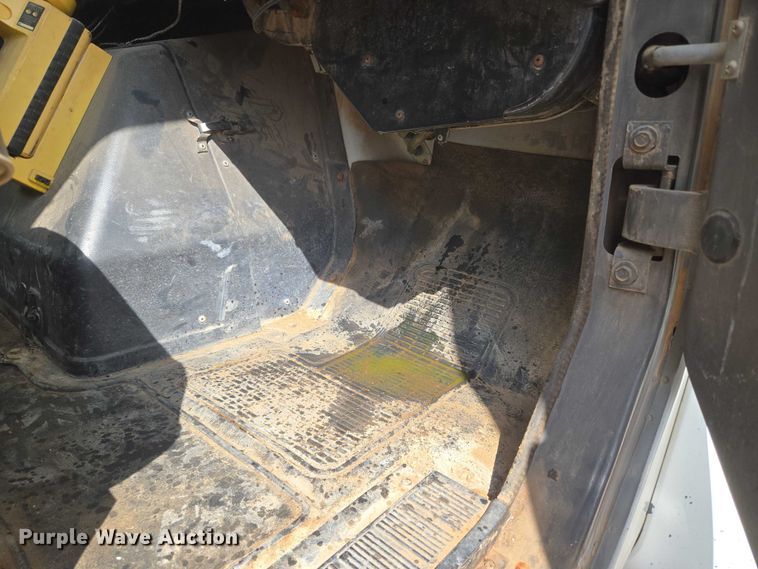 image for item EU3739 1993 International F-4900 winch truck