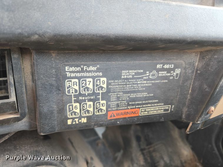 image for item EU3739 1993 International F-4900 winch truck