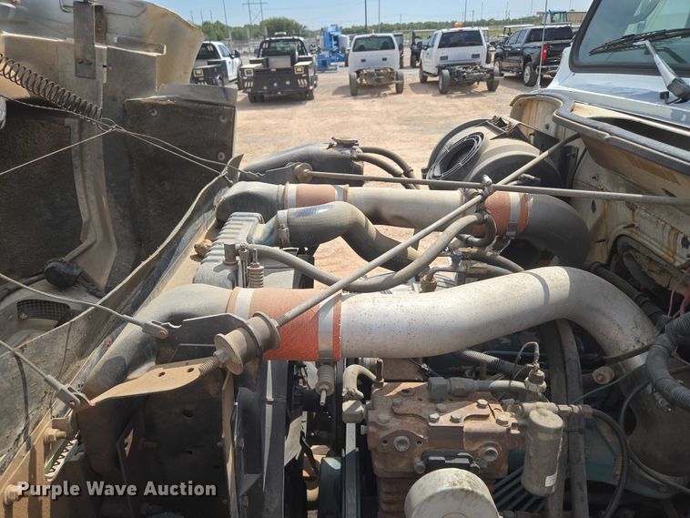 image for item EU3739 1993 International F-4900 winch truck