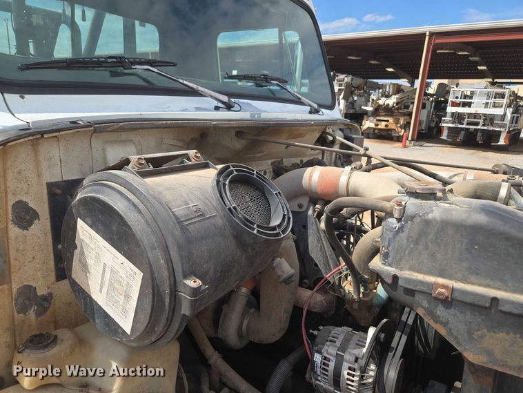 image for item EU3739 1993 International F-4900 winch truck