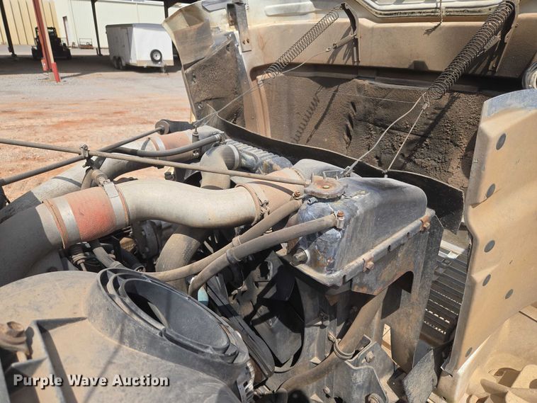 image for item EU3739 1993 International F-4900 winch truck