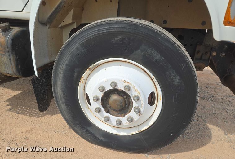 image for item EU3739 1993 International F-4900 winch truck