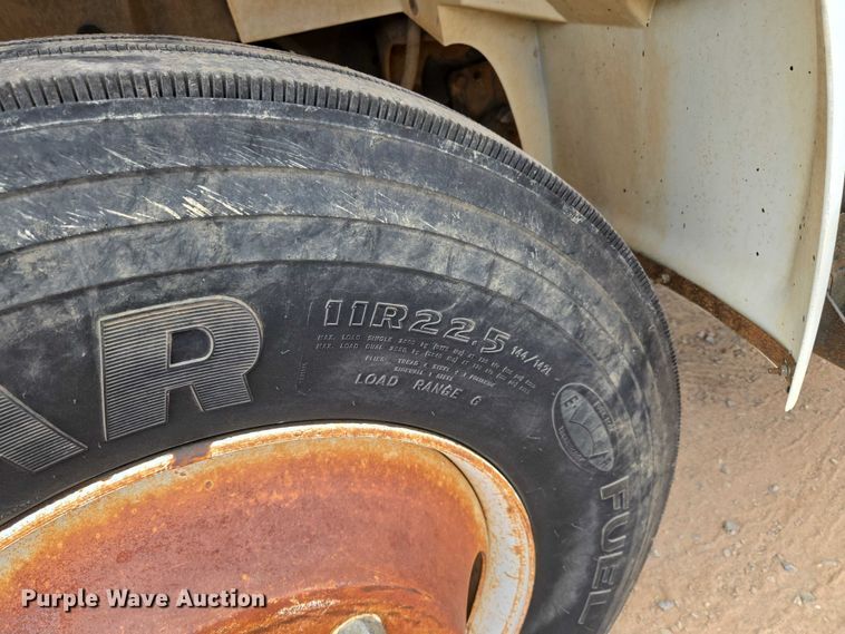 image for item EU3739 1993 International F-4900 winch truck