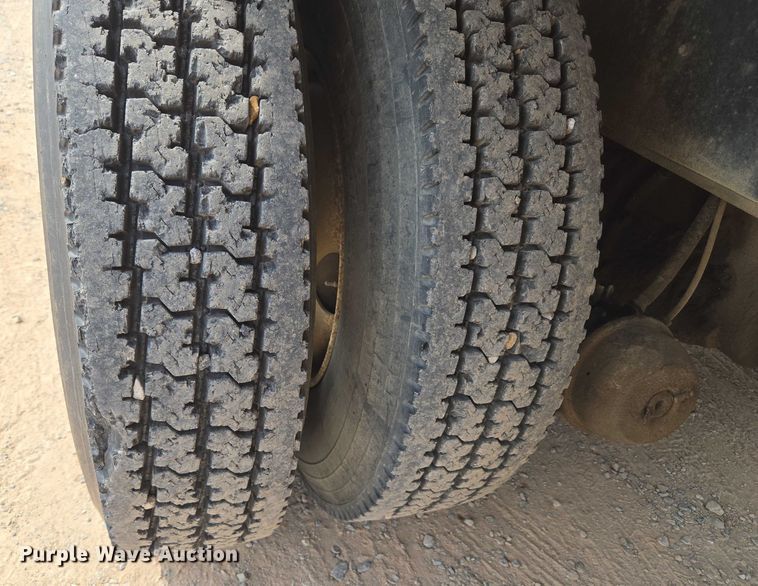 image for item EU3739 1993 International F-4900 winch truck