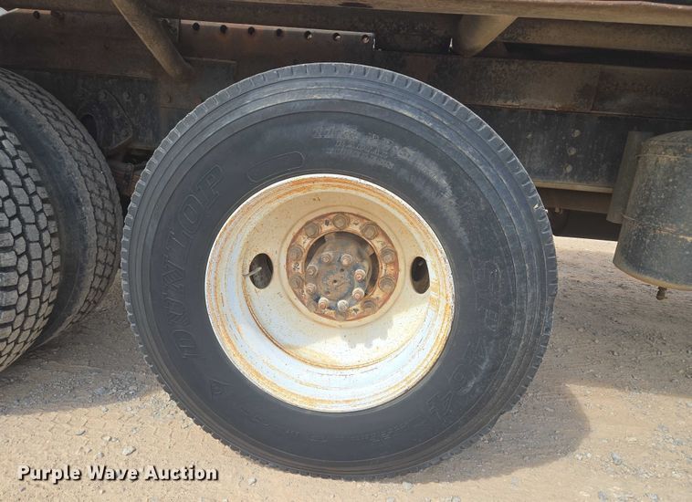 image for item EU3739 1993 International F-4900 winch truck