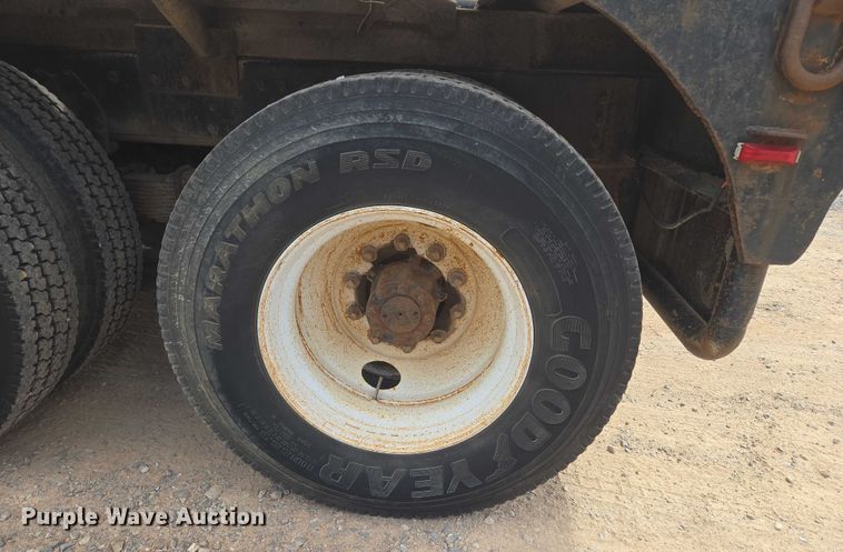 image for item EU3739 1993 International F-4900 winch truck