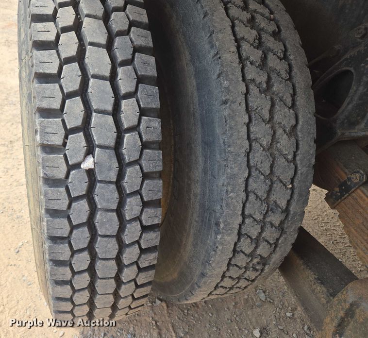 image for item EU3739 1993 International F-4900 winch truck