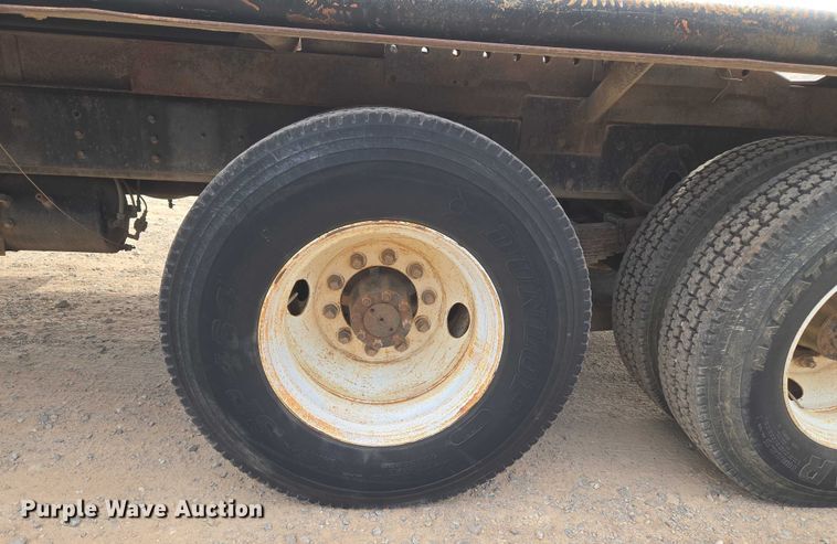 image for item EU3739 1993 International F-4900 winch truck