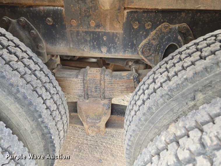 image for item EU3739 1993 International F-4900 winch truck