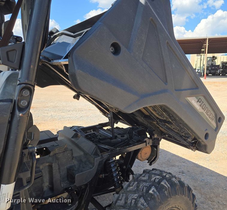 image for item EU3744 2019 Honda Pioneer 1000 utility vehicle