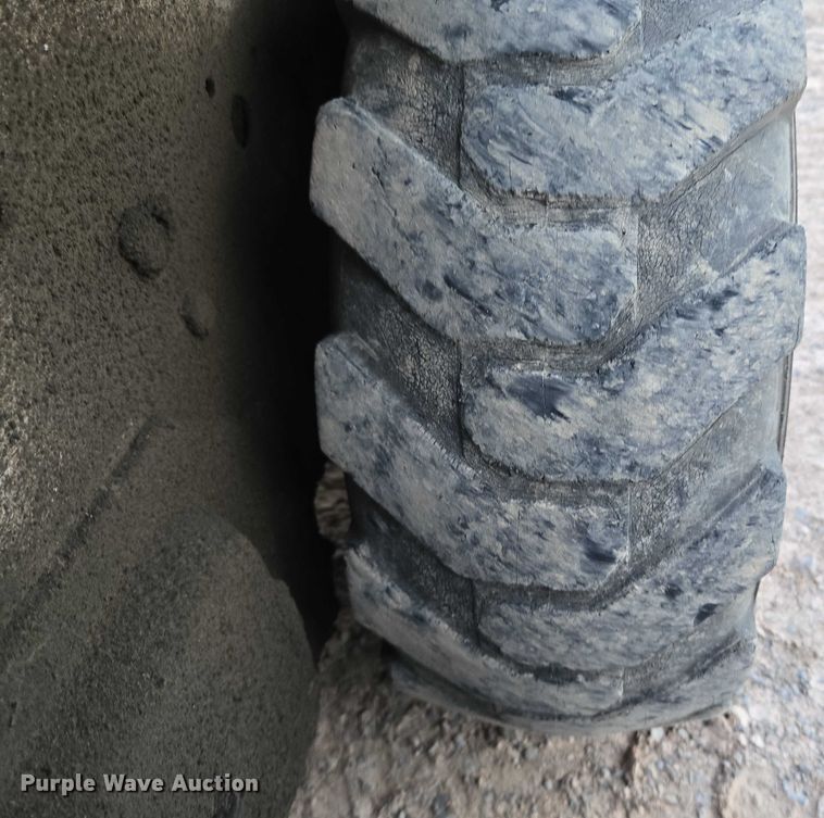 image for item EU3747 2000 Bobcat 453 skid steer loader