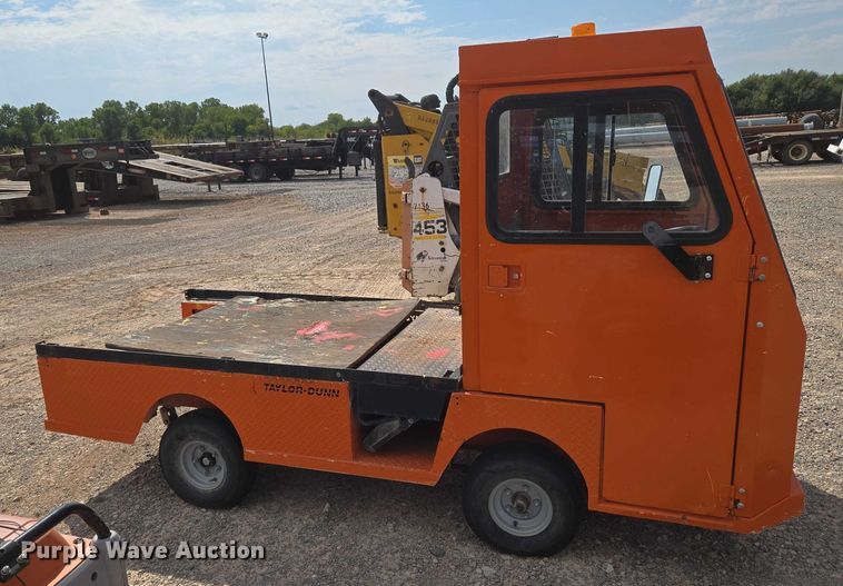image for item EU3749 2009 Taylor-Dunn B0-210-36 utility vehicle