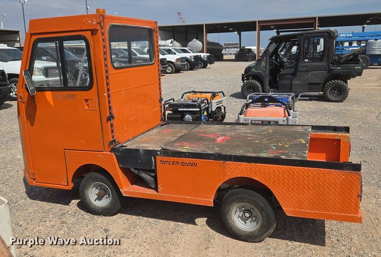 image for item EU3749 2009 Taylor-Dunn B0-210-36 utility vehicle