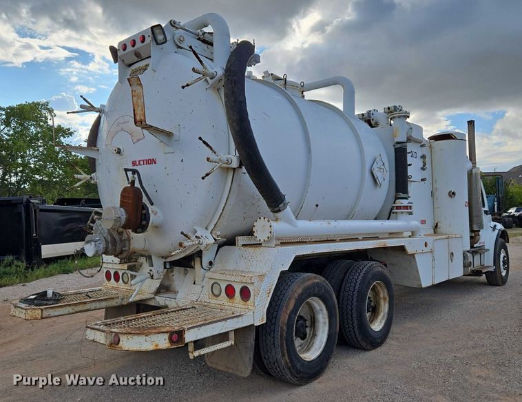 image for item EU3774 2007 Freightliner M2 vacuum truck