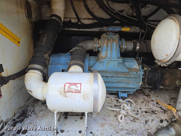 image for item EU3774 2007 Freightliner M2 vacuum truck