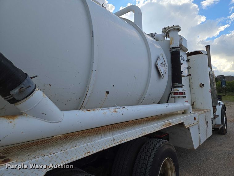 image for item EU3774 2007 Freightliner M2 vacuum truck