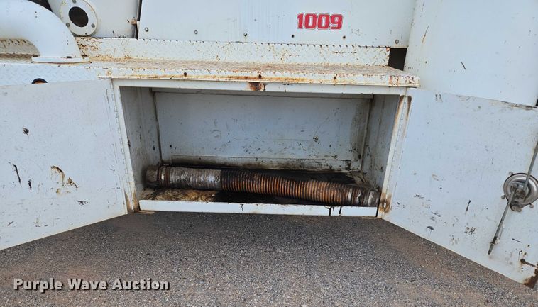 image for item EU3774 2007 Freightliner M2 vacuum truck