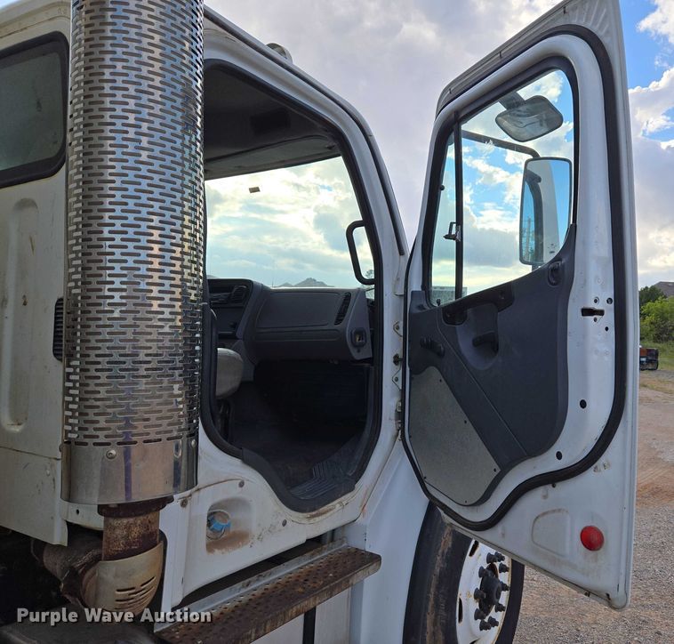 image for item EU3774 2007 Freightliner M2 vacuum truck