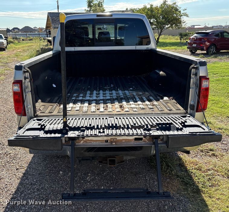 image for item EU4664 2013 Ford F250 Super Duty Crew Cab pickup truck