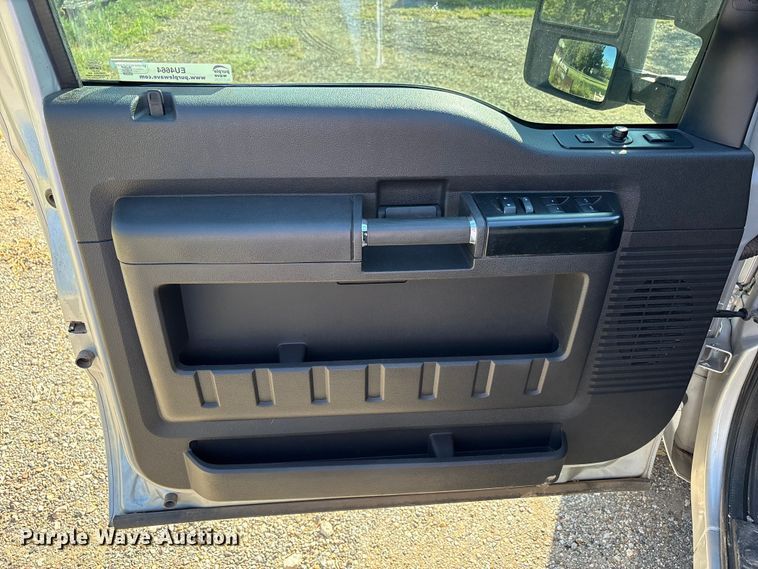 image for item EU4664 2013 Ford F250 Super Duty Crew Cab pickup truck