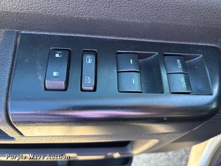 image for item EU4664 2013 Ford F250 Super Duty Crew Cab pickup truck