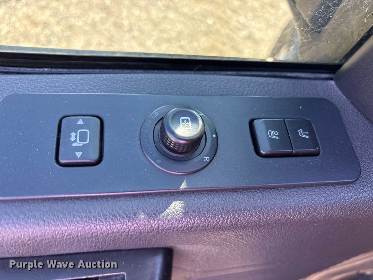 image for item EU4664 2013 Ford F250 Super Duty Crew Cab pickup truck