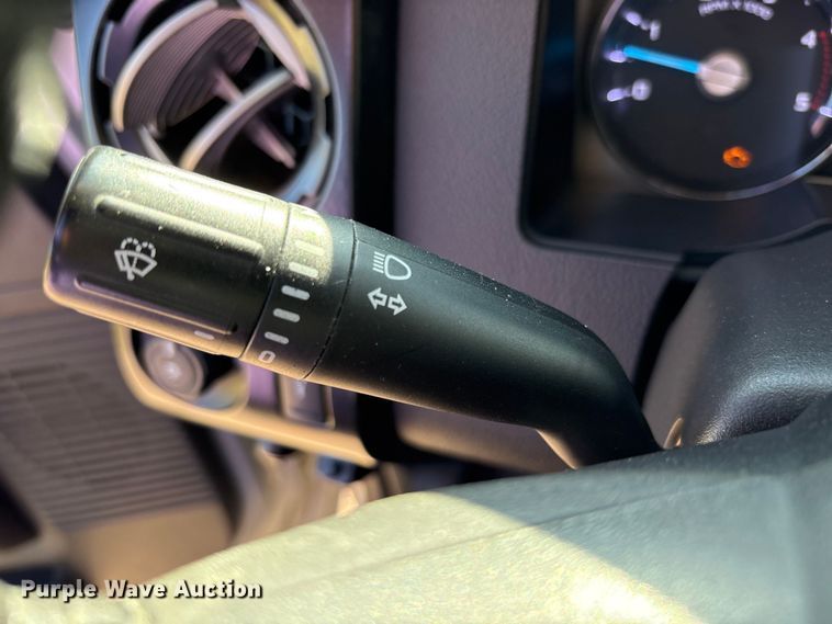 image for item EU4664 2013 Ford F250 Super Duty Crew Cab pickup truck