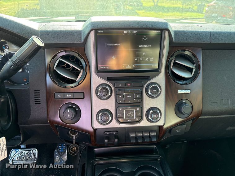 image for item EU4664 2013 Ford F250 Super Duty Crew Cab pickup truck