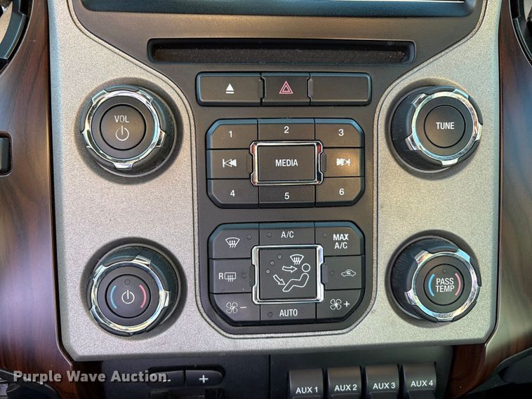 image for item EU4664 2013 Ford F250 Super Duty Crew Cab pickup truck