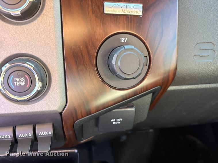 image for item EU4664 2013 Ford F250 Super Duty Crew Cab pickup truck