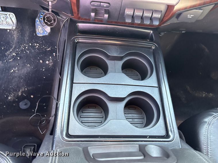 image for item EU4664 2013 Ford F250 Super Duty Crew Cab pickup truck