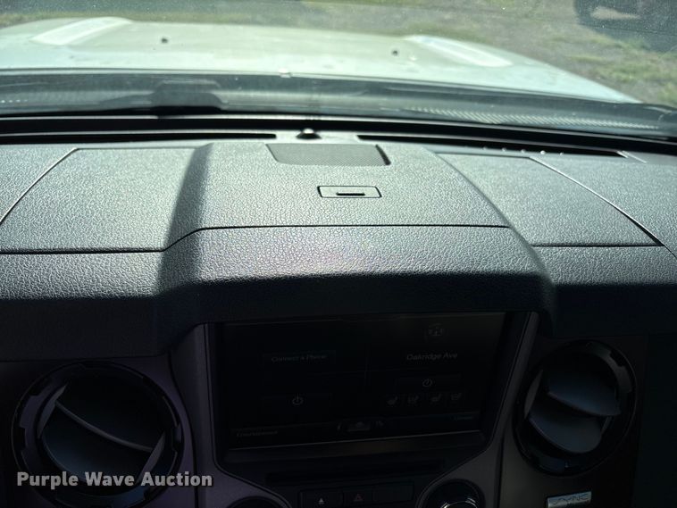 image for item EU4664 2013 Ford F250 Super Duty Crew Cab pickup truck