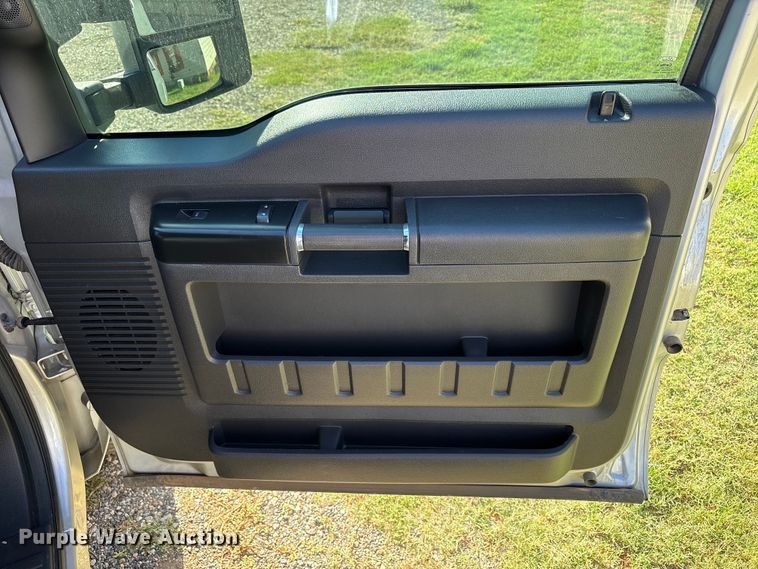 image for item EU4664 2013 Ford F250 Super Duty Crew Cab pickup truck