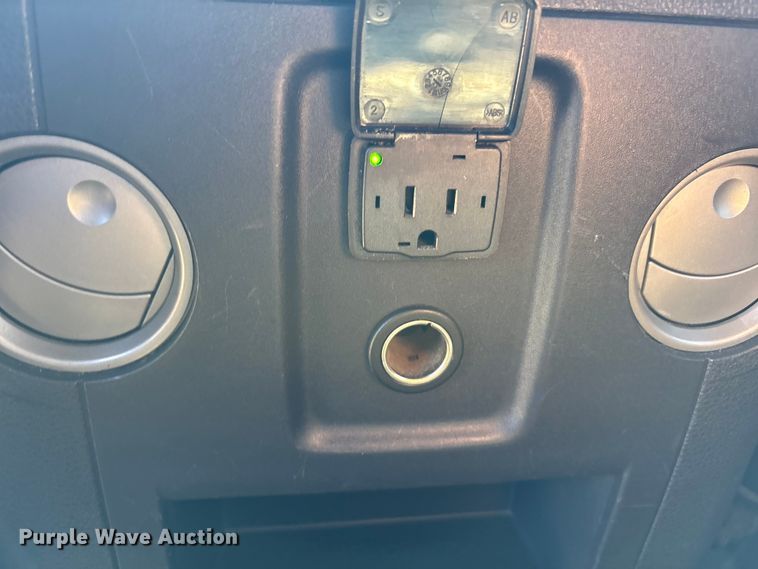 image for item EU4664 2013 Ford F250 Super Duty Crew Cab pickup truck