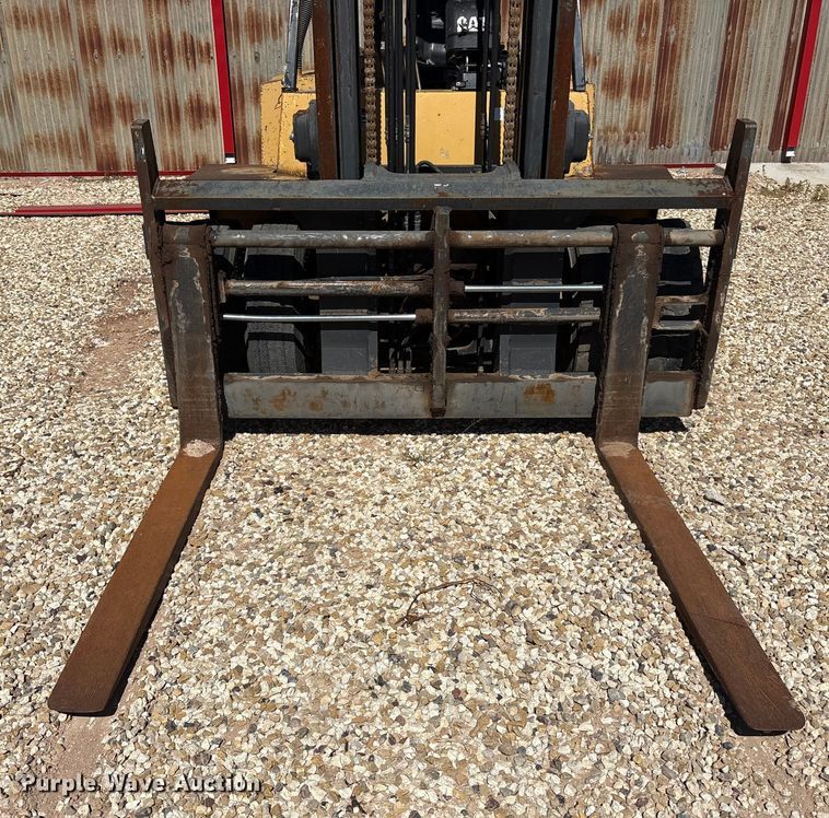 image for item EU4667 Caterpillar DP70 forklift