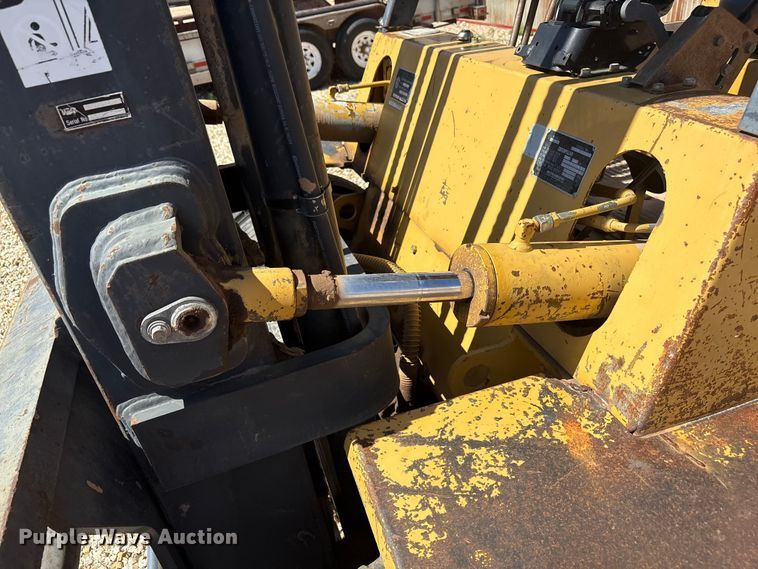 image for item EU4667 Caterpillar DP70 forklift