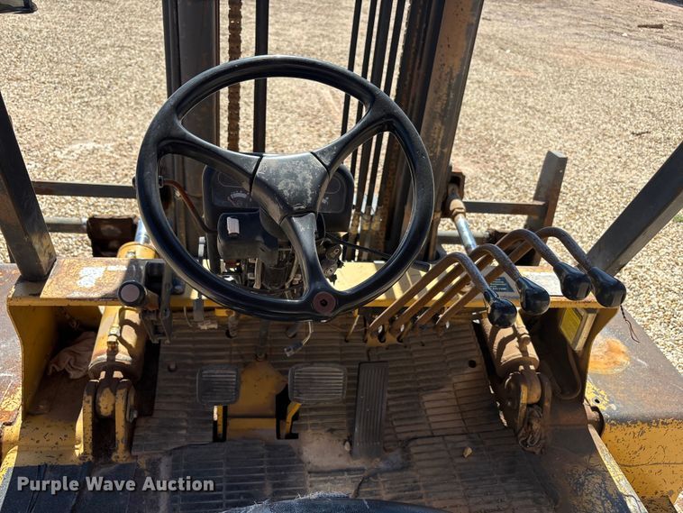 image for item EU4667 Caterpillar DP70 forklift