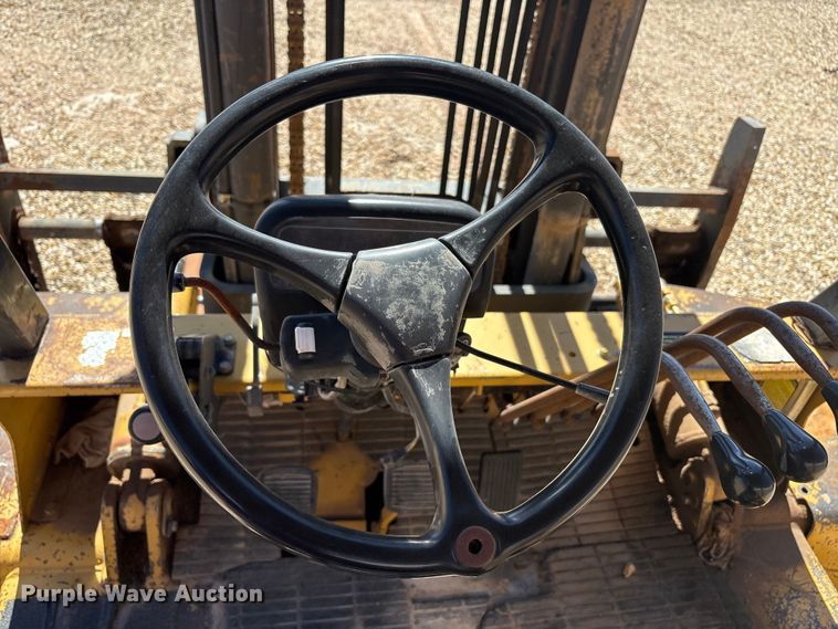 image for item EU4667 Caterpillar DP70 forklift