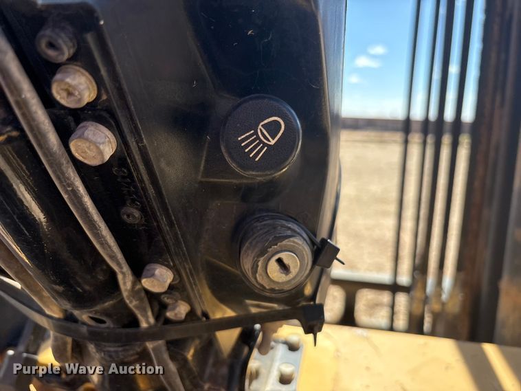 image for item EU4667 Caterpillar DP70 forklift