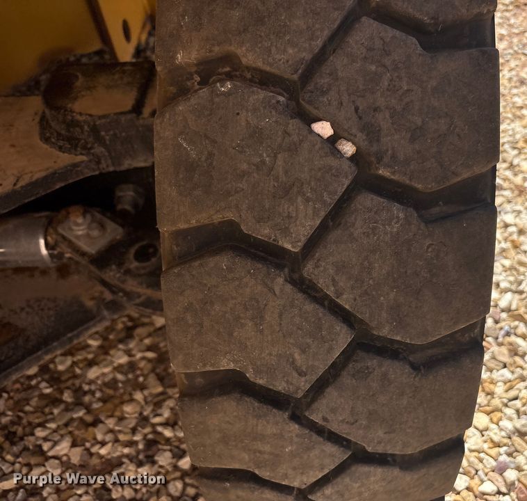 image for item EU4667 Caterpillar DP70 forklift